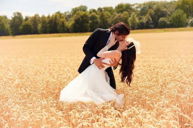 7 yıldır birlikte olan Serkan Çayoğlu ve Özge Gürel çifti evlendi