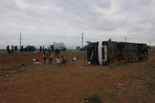 Son Dakika! Kayseri'de yolcu otobüsü şarampole yuvarlandı, çok sayıda yaralı var