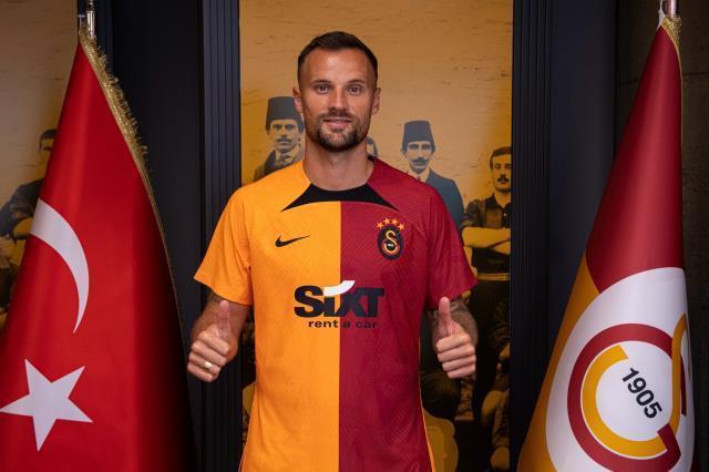 İsviçreli golcü Haris Seferovic resmen Galatasaray'da! İşte yıldız oyuncunun maliyeti