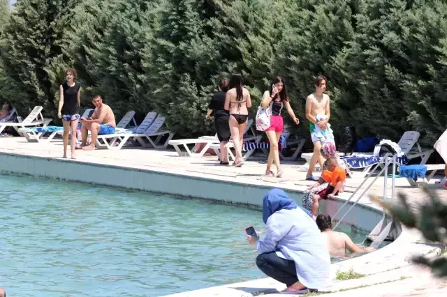 Eyyam-ı bahur sıcaklarında denize gidemeyenler Akkayalar'da serinliyor