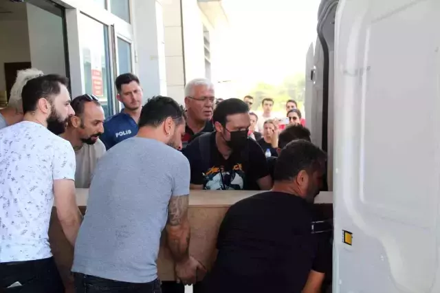 Motosiklet kazasında ölen genç öğretmenin cenazesi, gözyaşları içinde alındı