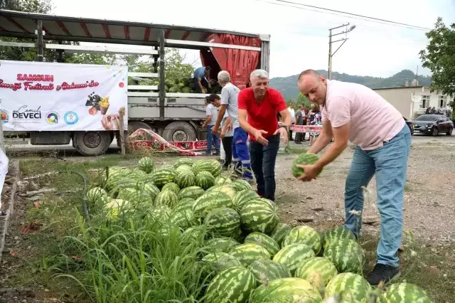 CHP'li belediye, üreticiden aldığı 400 ton karpuzu kilosu 1 liradan vatandaşa sattı