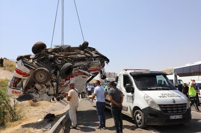 Gaziantep'ten gelen görüntüler, 16 kişinin hayatını kaybettiği feci kazanın boyutunu gözler önüne seriyor! İşte olay yeri