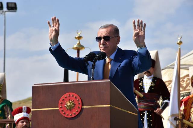 Son dakika! Erdoğan'dan Rusya'nın harekat restine yanıt: Bize parmak sallayanların samimiyetsiz ifadelerini dikkate almıyoruz