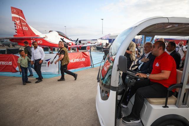 Kılıçdaroğlu'ndan TEKNOFEST'e sürpriz ziyaret! Alana adım atar atılmaz ilginç soruyla karşılaştı