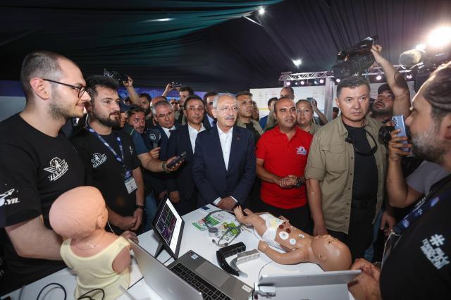 Kılıçdaroğlu'ndan TEKNOFEST'e sürpriz ziyaret! Alana adım atar atılmaz ilginç soruyla karşılaştı