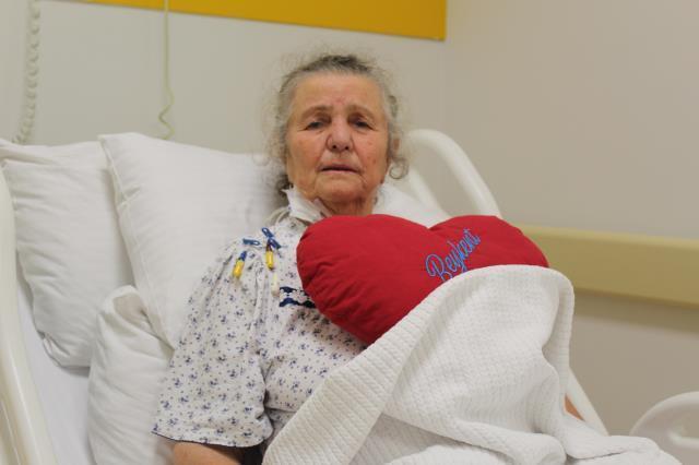 76 yaşındaki kadın 22 dakika boyunca hem kansız hem de kalpsiz yaşam mücadelesi verdi