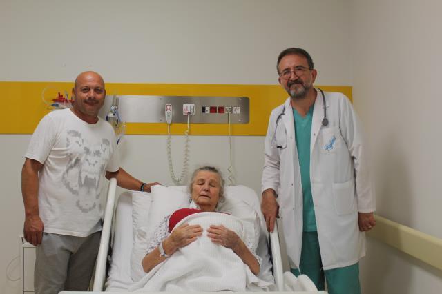 76 yaşındaki kadın 22 dakika boyunca hem kansız hem de kalpsiz yaşam mücadelesi verdi