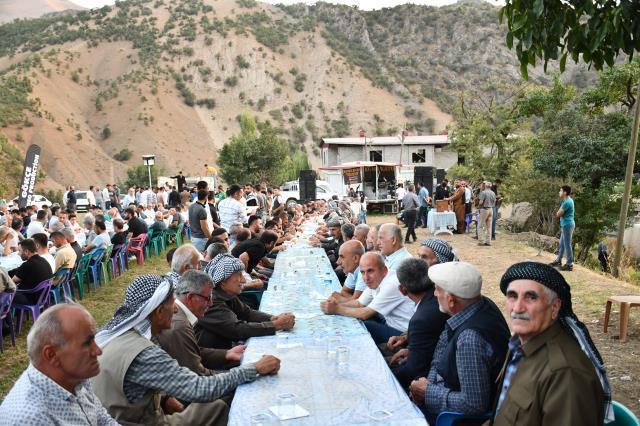 Gören seçim var sanır! Şırnak'ta ilginç takı geleneği