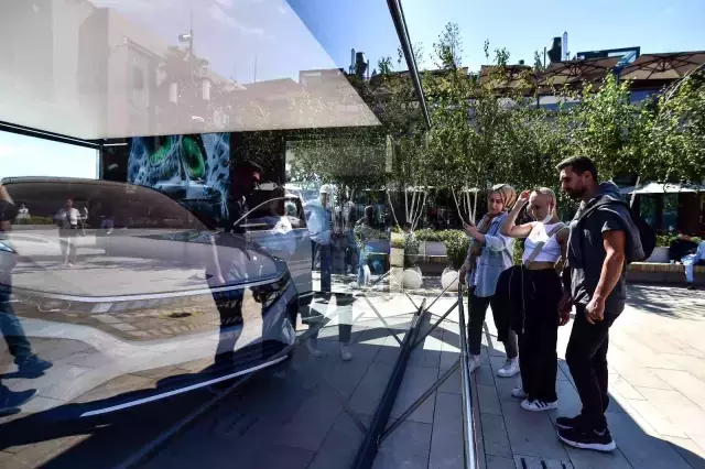 Vatandaşlar TOKİ gibi yerli otomobil için de kolaylık istiyor! TOGG'un 'Konsept Akıllı Cihazı' Galatport'da görücüye çıktı