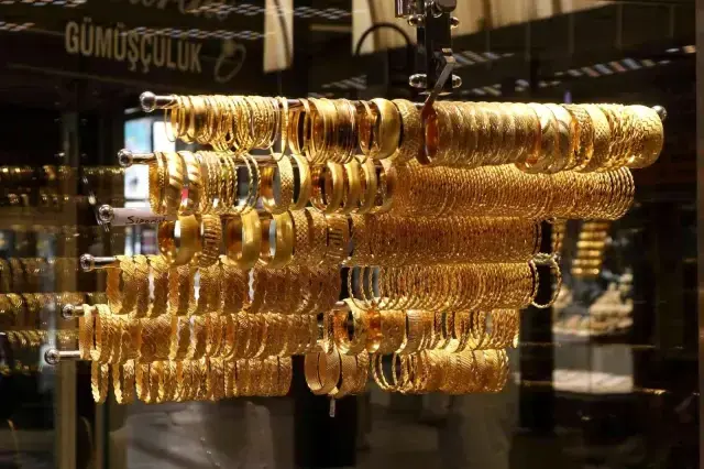 Altında yaşanan düşüşün ardından yatırımcılar kuyumculara koştu