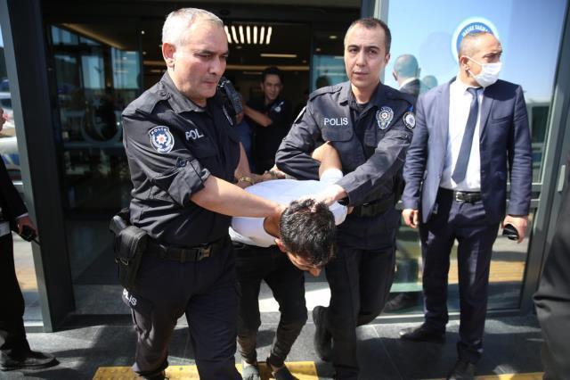 Ev basan baba ve oğulları, akrabalarını katletti! Yakalanınca inkar ettiler