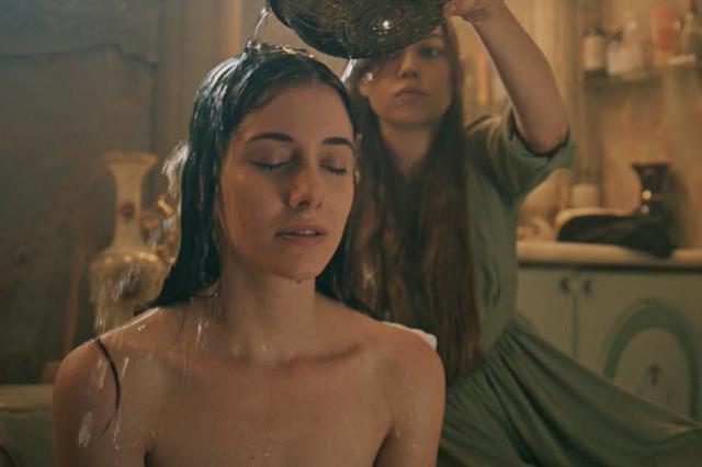 Yalı Çapkını dizisindeki hamam sahnesi izleyicileri çileden çıkardı