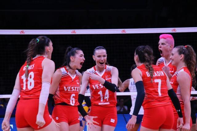 Türkiye voleybol maçı canlı izle! Filenin Sultanları maçı izle! Türkiye canlı izle!