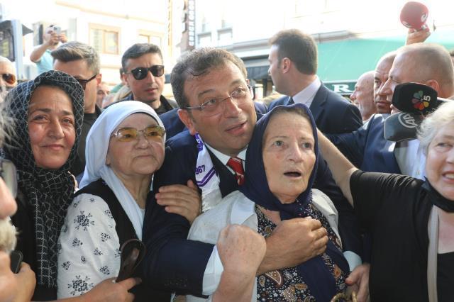 Vatandaş açık açık 'aday olacak mısınız?' diye sordu! İmamoğlu, topu 6'lı masaya attı