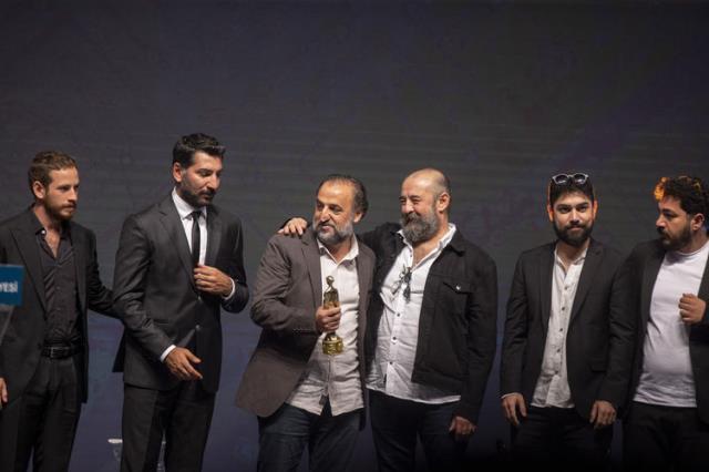 Antalya Altın Portakal Film Festivali'nde ödüller sahiplerini buldu! En iyi film ödülü Karanlık Gece'nin oldu