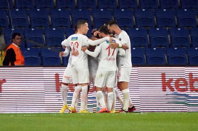 Başakşehir'e evinde soğuk duş! Sivasspor ilki yaşattı