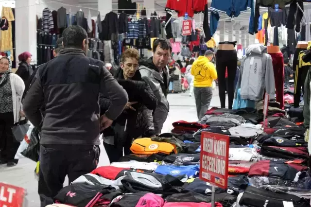 Edirne'den sonra Kırklareli'ne akın eden Bulgarlar kasa dolusu alışveriş yapıyor