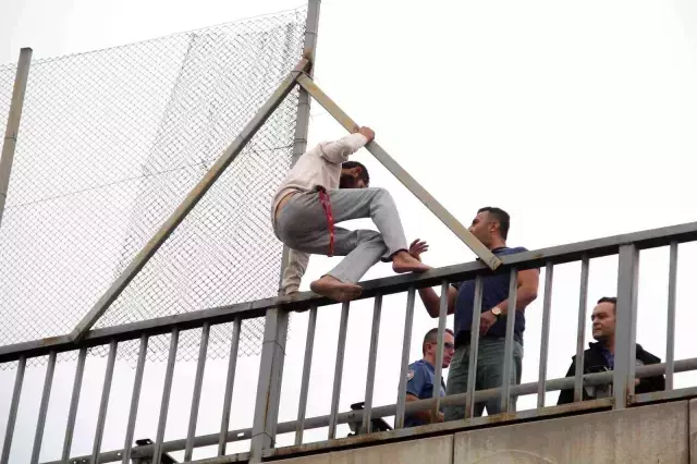 'Kimseye arkamızı dönemiyoruz' deyip herkese arkasını dönerek intihara teşebbüs etti