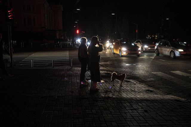 Rusya Kiev'de enerji altyapısını vurdu! Başkent sokakları karanlığa gömüldü