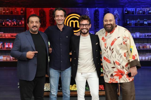 Perde kumaşından gömlek giyen Somer Sivrioğlu, alay konusu oldu