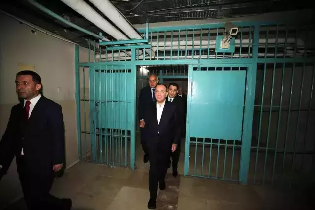 Diyarbakır politika haberleri: Adalet Bakanı Bozdağ, Diyarbakır Cezaevi'ne kilit vurdu