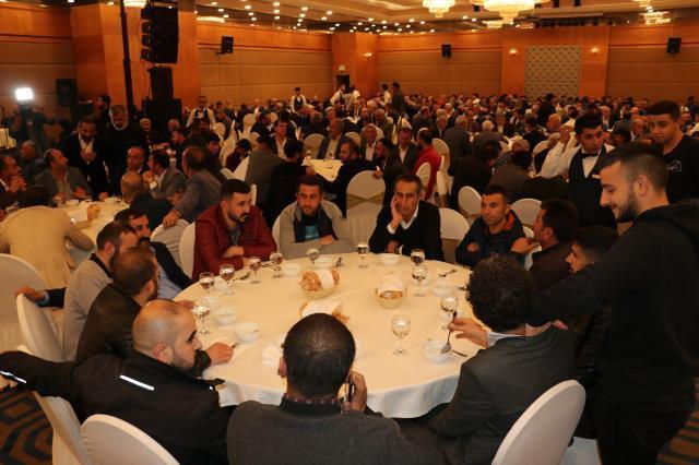 Aşiret düğününde gelin ve damada takılan takı ağızları açık bıraktı! Paraları saya saya bitiremediler