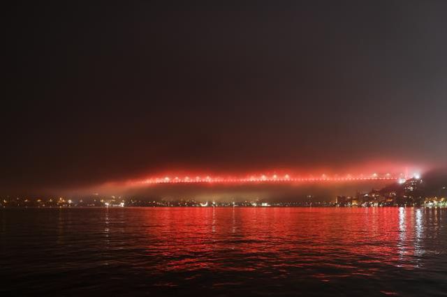 İstanbul'da göz gözü görmüyor! Sis her yeri kapladı, görüş mesafesi düştü