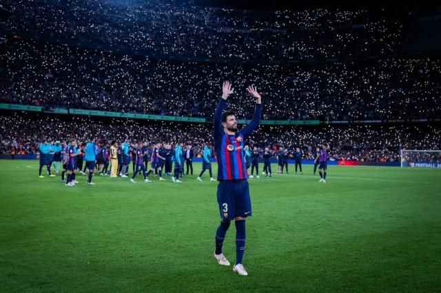 Barcelona efsanesi Pique gözyaşları içinde futbola veda etti! Konuşması herkesi derinden etkiledi