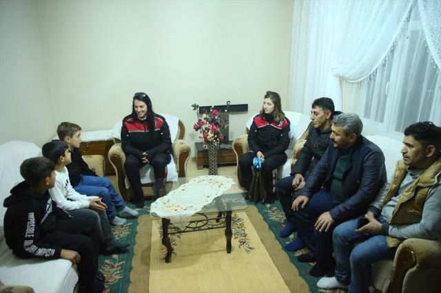 Çalındı sanılan Türk bayrağını milli takıma gönül veren çocukların aldığı belirlendi