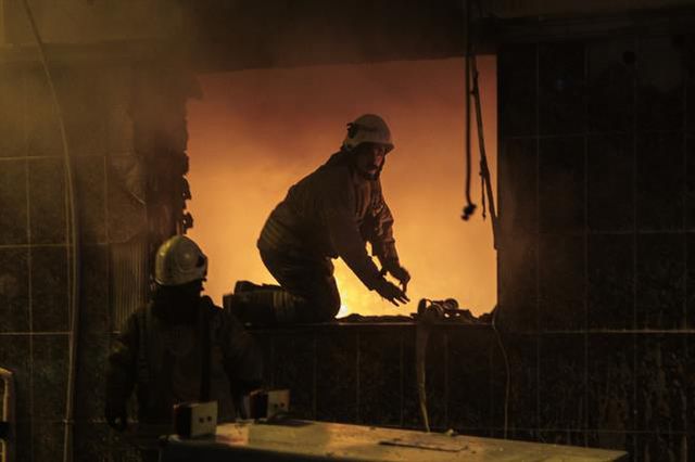 İstanbul Fatih'te bir binanın doğal gaz kutusunda patlama meydana geldi: 10 yaralı