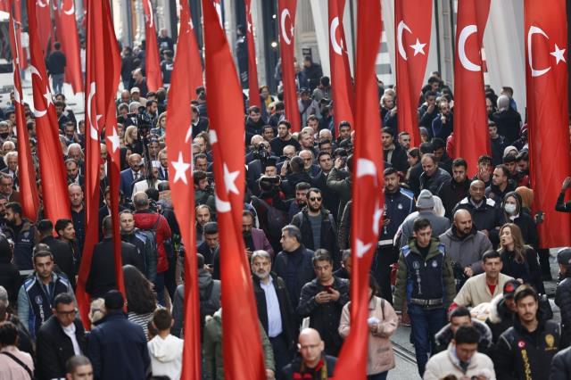 Son dakika! Kanlı saldırının yaşandığı İstiklal Caddesi'nde birlik ve beraberlik yürüyüşü düzenlendi