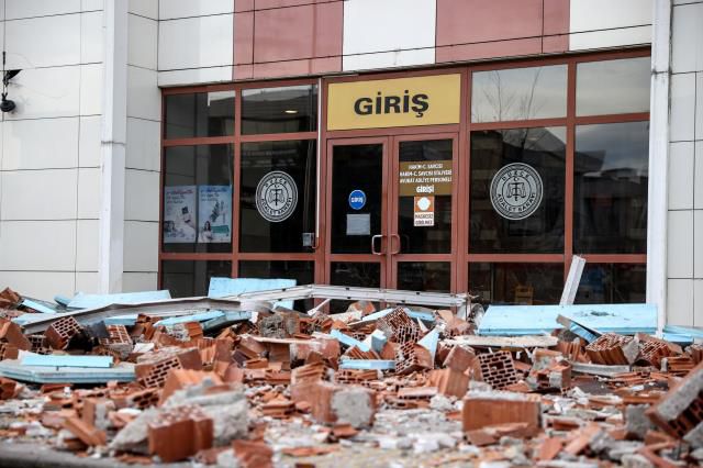 Son Dakika! Düzce'de 5.9 şiddetinde deprem! Sarsıntı İstanbul dahil birçok ilde hissedildi