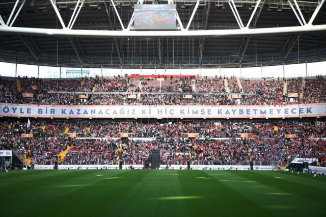 Stat tıklım tıklım! AK Parti'nin İstanbul mitingine tribünde açılan Erdoğan koreografisi damga vurdu
