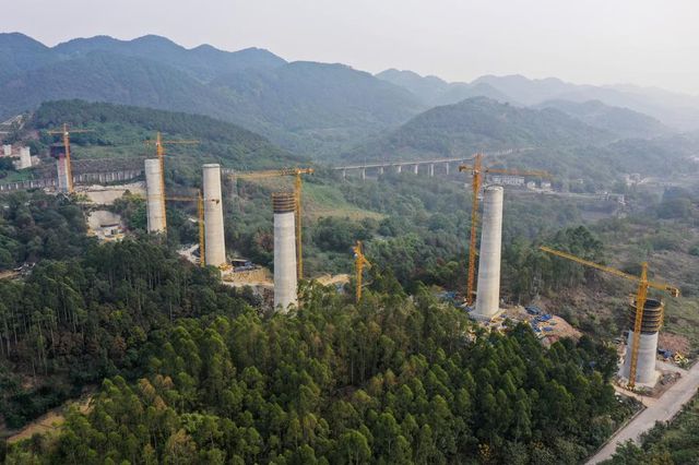 Chongqing'de Yüksek Hızlı Demiryolu İnşaatı