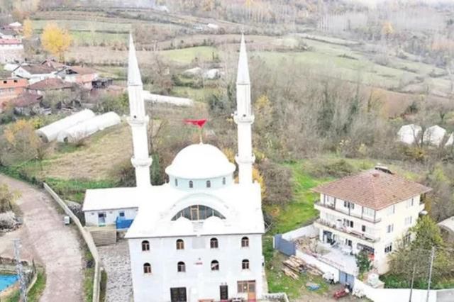 Karısını cami odasında başka kadınla aldattığı iddia edilen imam sessizliğini bozdu