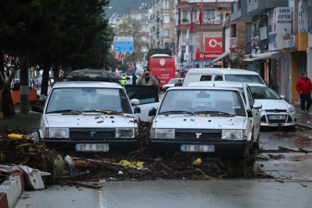 Antalya'da yaşanan selde hasarın boyutu gün ağarınca ortaya çıktı
