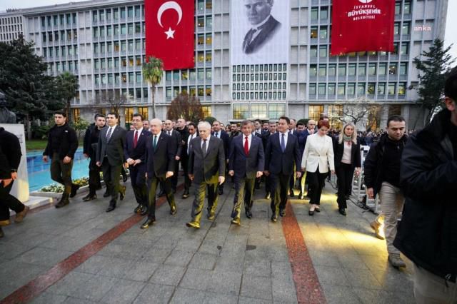 Son Dakika: 6'lı masa sahaya indi! İşte İmamoğlu ve liderlerin Saraçhane'de verdiği mesajlar