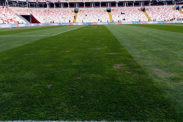 Resmen patates tarlası! Sivasspor-Galatasaray maçının oynandığı zemine tepki yağıyor