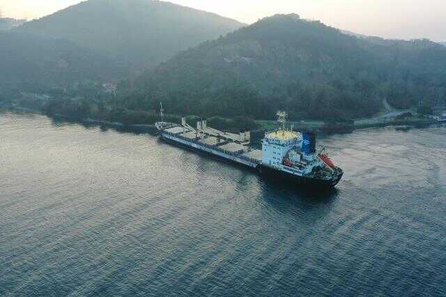 Son Dakika! Ukrayna'dan İstanbul'a gelen yük gemisi Boğaz'da karaya oturdu, deniz trafiği askıya alındı