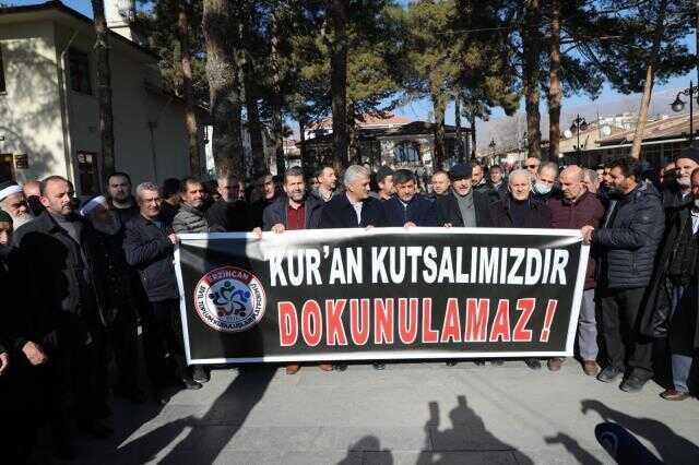 İsveç'te Kuran-ı Kerim'in yakılması yurdun dört yanında protesto edildi
