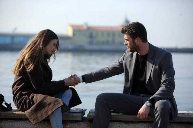 Serenay Sarıkaya ve Kıvanç Tatlıtuğ'lu Aile dizisinden romantik afiş! Heyecan dorukta