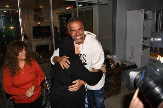 Survivor'da dayanamayarak dönen Berdan Mardini, havalimanında gözyaşlarına hakim olamadı