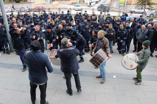 Amasya Belediyesi'nde işçiler rekor maaş zammını davul-zurnayla kutladı