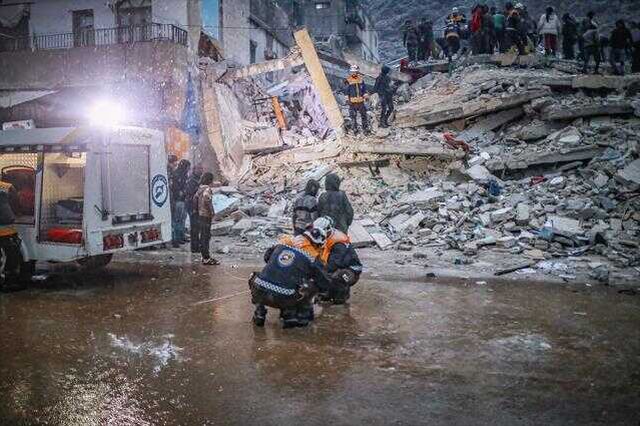 7.4'lük depremden etkilenen Suriye'de can kaybı 427'ye yükseldi, yüzlerce yaralı var