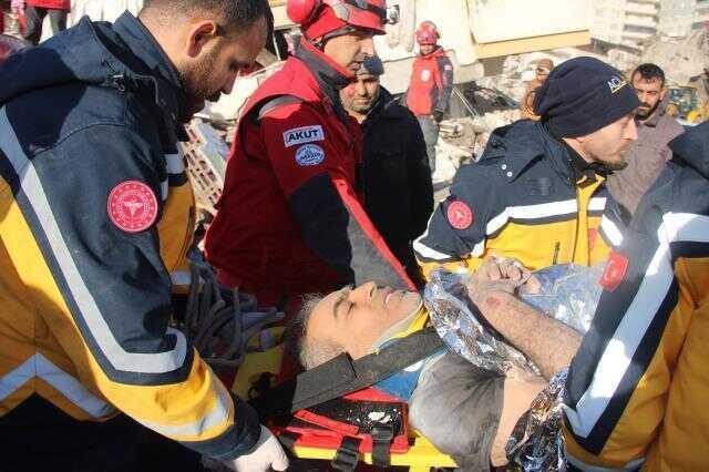 Depremden 30 saat sonra yüzleri güldüren gelişmeler