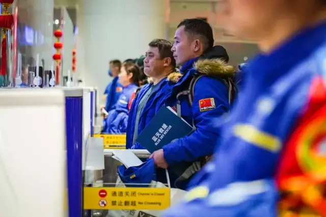 Çin'in Wuhan Kentinden Bir Kurtarma Ekibi Türkiye'ye Hareket Etti