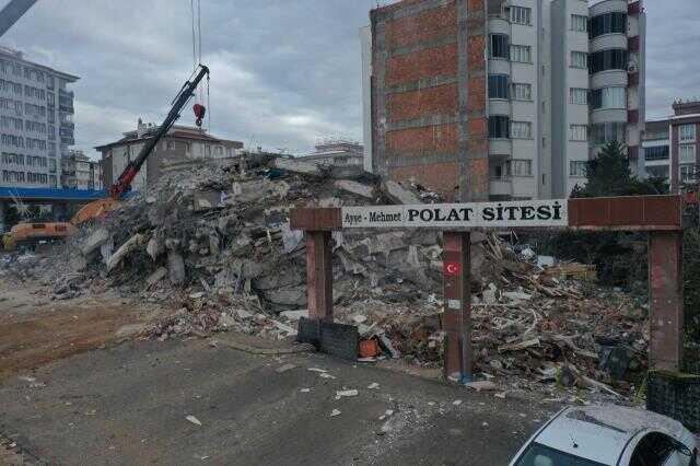 Gaziantep'te çöken Polat Sitesi'nin müteahhidi, İstanbul'da gözaltına alındı