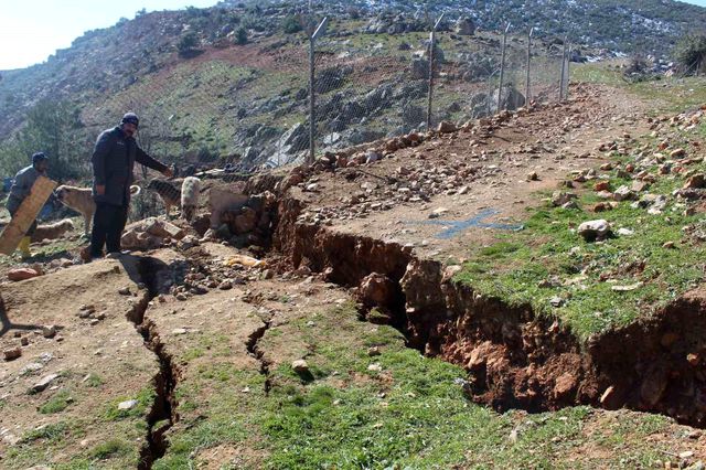 Depremin dehşetini gösteren çarpıcı görüntüler ortaya çıktı