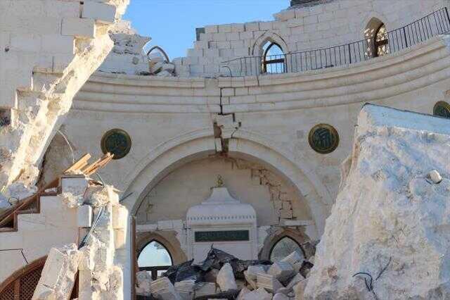 Depremin en çok vurduğu Nurdağı'nda Hazreti Ukkaşe Türbesi de yıkıldı